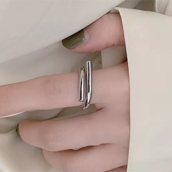 *NEW Glossy 18k White Gold Plated Adjustable Ring - Picture 5 of 16